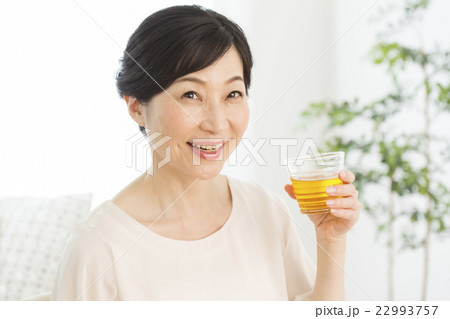 ミドル女性 ミドル女性 22993757