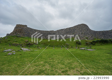 今帰仁城跡、大隅(ウーシミ)の城壁全景を超広角撮影、沖縄 今帰仁城跡、大隅(ウーシミ)の城壁全景を超広角撮影、沖縄 22993990
