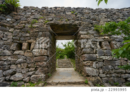 今帰仁城跡、正面から見た平郎門、沖縄 22993995