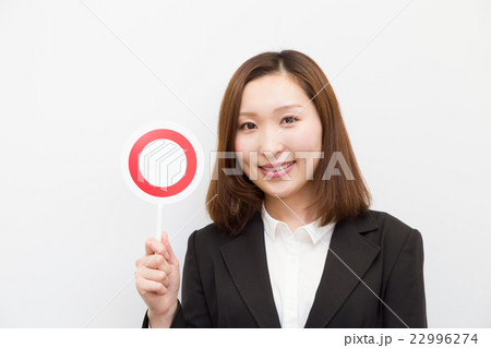 まるをもつ女性 22996274