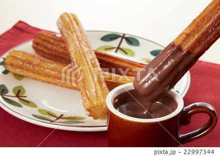 ホットチョコレートとチュロス ホットチョコレートとチュロス 22997344