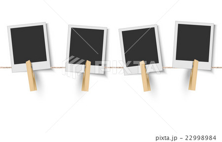 洗濯バサミで留めたポラロイド写真のフレームのイラスト素材