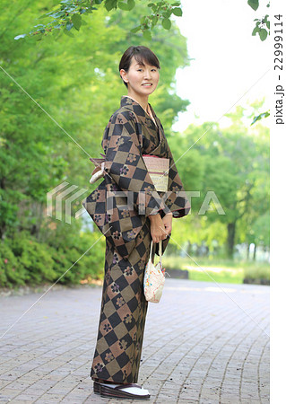 着物の女性 22999114