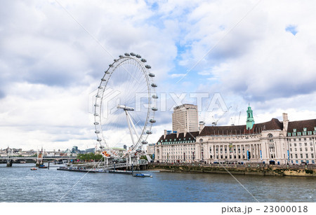 ロンドン　テムズ川沿いの風景 23000018