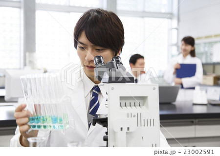 研究　サイエンス　科学　実験　科学者　化学者 23002591