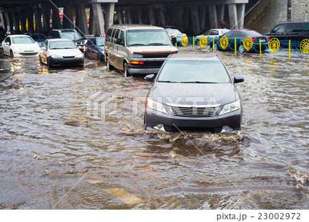 Flooded urban road 23002972