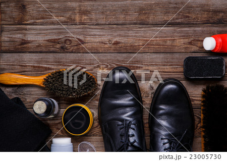 Shoe wax, brush and boot 23005730