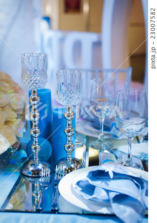 Table setting in maritime style with candles 23007582