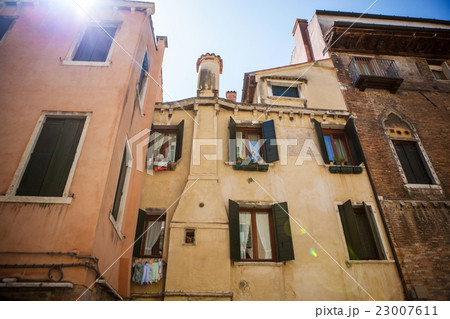 facade of typical merchant house 23007611