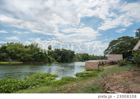 Floating house, Saraburi, Thailand Floating house, Saraburi, Thailand 23008108