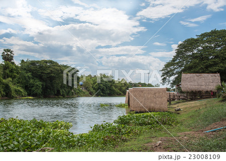 Floating house, Saraburi, Thailand Floating house, Saraburi, Thailand 23008109