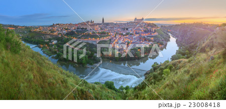 Alcazar on a hill over the Tagus River, Toledo 23008418