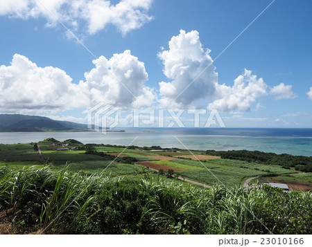 八重山諸島、小浜島の風景 23010166