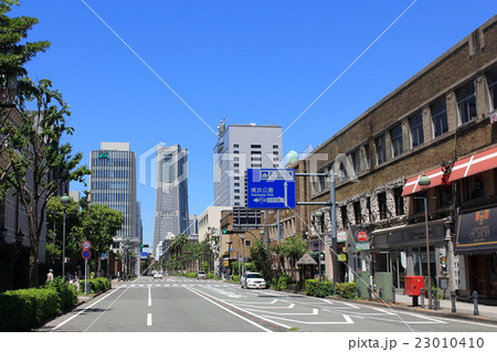 横浜の街並み 23010410