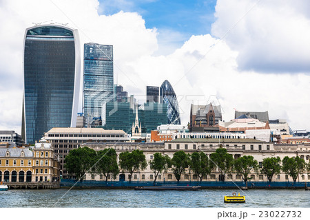 シティ・オブ・ロンドンのビル群 シティ・オブ・ロンドンのビル群 23022732