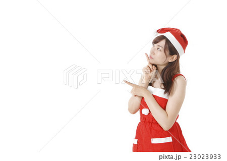 サンタ姿の若い女性 23023933