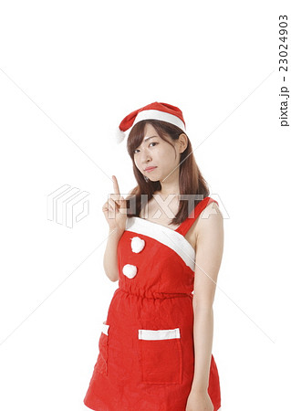 サンタ姿の若い女性 23024903