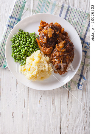 Salisbury steak with gravy, mashed potatoes 23026202