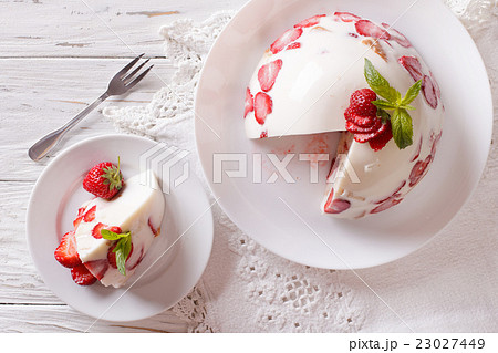 Mascarpone cheese cake and fresh strawberries 23027449