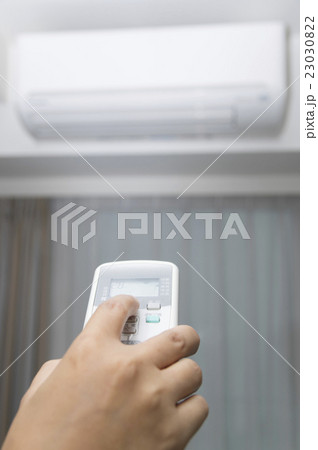 エアコンの電源を入れる 23030822