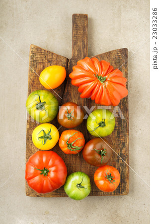 Various heirloom tomatoes Various heirloom tomatoes 23033286