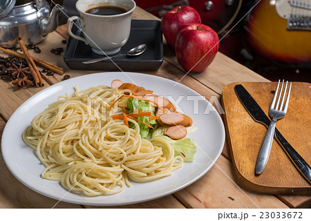spaghetti with black pepper sauce spaghetti with black pepper sauce 23033672