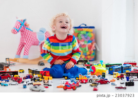 Little boy playing with toy cars Little boy playing with toy cars 23037923