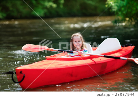 Little girl in a kayak 23037944