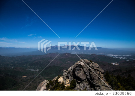 瑞牆山山頂からの風景 1 23039566