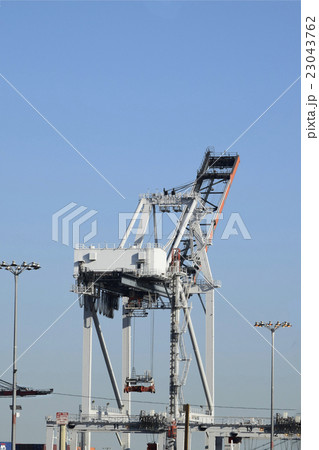 ロサンゼルス港　コンテナ用クレーン　メガガントリークレーン 23043762