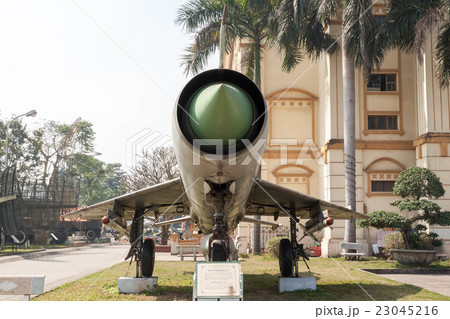 ベトナム ベトナム戦争時に北ベトナム軍が使用した旧ソ連製のミグ21戦闘機 ベトナム ベトナム戦争時に北ベトナム軍が使用した旧ソ連製のミグ21戦闘機 23045216