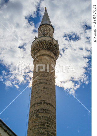 Minaret pointing at the sky 23047621