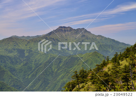 石鎚山（瓶ヶ森より）（愛媛県西条市） 23049522