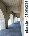 レンガの通路 23059236