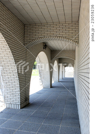 レンガの通路 23059236
