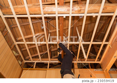室内リフォームイメージ　天井下地作り 23059419
