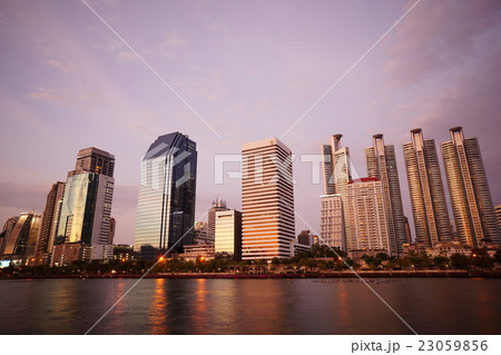 Buildings in Rachadapisek Road, Bangkok(バンコクの街並み) Buildings in Rachadapisek Road, Bangkok(バンコクの街並み) 23059856