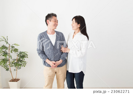 仲良し夫婦 23062271