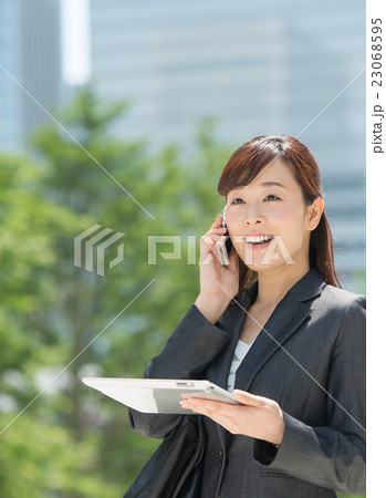 ミドルビジネスパーソン イメージ ミドルビジネスパーソン イメージ 23068595