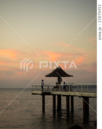 石垣島フサキ浜の夕暮れ 石垣島フサキ浜の夕暮れ 23070453