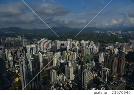 中国・深センの高層ビル群の風景 中国・深センの高層ビル群の風景 23070640