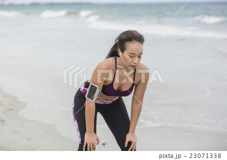 Fitness Woman resting after work out on the beach 23071338