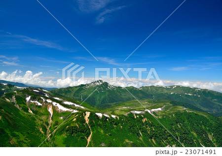 水晶岳から見る黒部五郎岳と雲ノ平 23071491