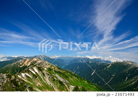 水晶岳から見る赤牛岳、野口五郎岳方面 23071493