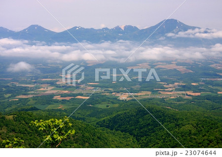 昆布岳から見る初夏のニセコ連峰 23074644