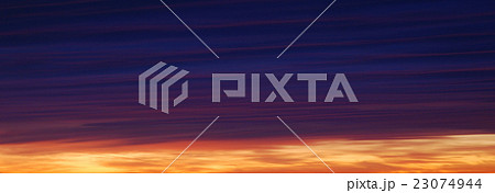 紫の空模様 23074944