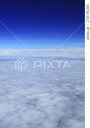 青空と雲海 23078160