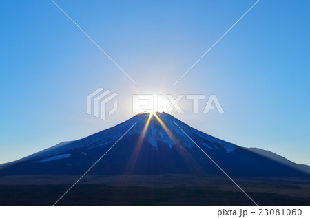 ダイヤモンド富士（夕日：山中湖） 23081060