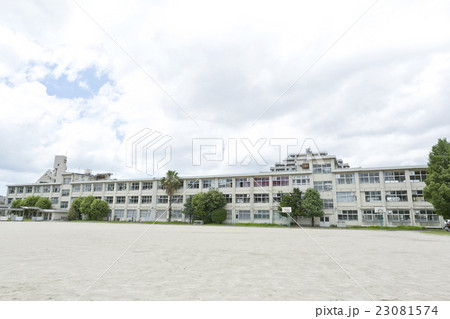 中学校の校舎 中学校の校舎 23081574