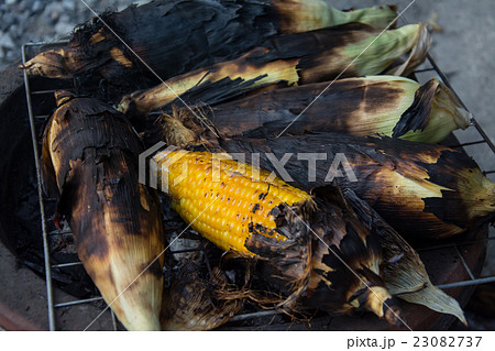 Grill corn by place on a rack and grill on charcoa 23082737